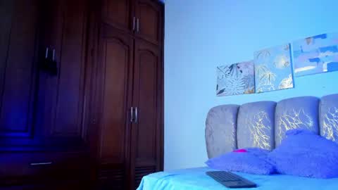 mia_sweetie1 online show from July 9, 7:18 pm
