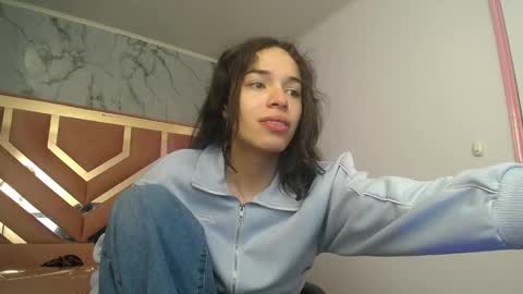 mia_swift_ch online show from November 13, 3:00 pm