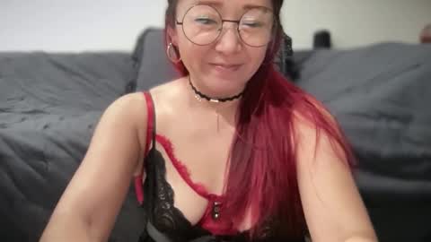 Snapshot of mia_temptress chatting on December 3, 6:17 pm Mia online show from December 3, 6:17 pm