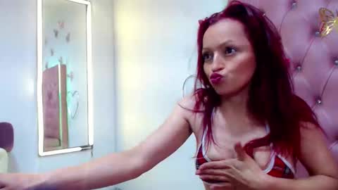 mia online show from April 13, 9:09 pm