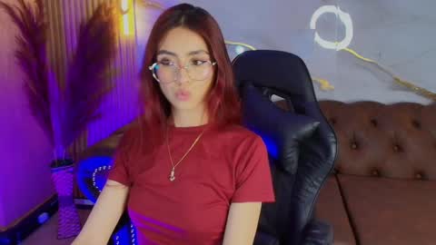 Mia online show from October 7, 1:52 pm