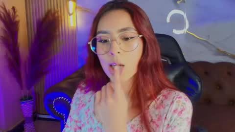 Mia online show from October 10, 1:54 pm