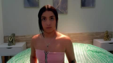 Mia online show from April 8, 11:32 am