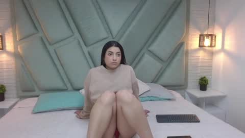 Mia online show from April 14, 12:22 pm