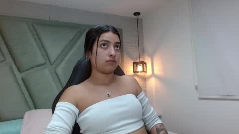 Mia online show from April 15, 12:01 pm