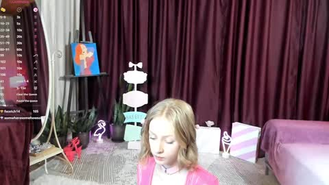 Mia online show from December 7, 10:17 pm