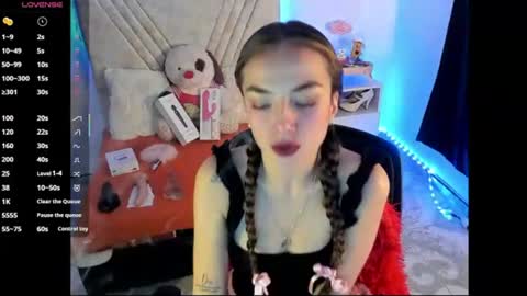 Mia Victoria online show from July 15, 6:02 pm