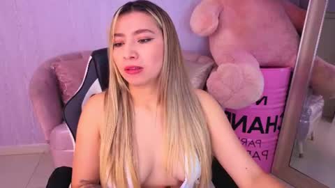 Mia  online show from July 10, 2:08 pm