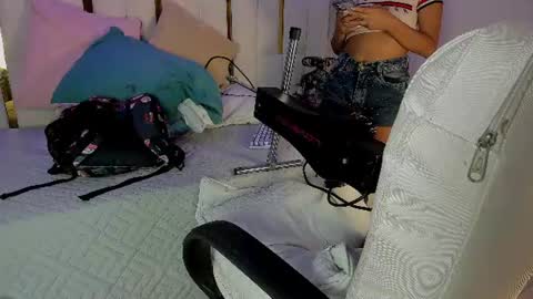 mia_vy online show from June 9, 3:07 am