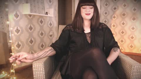 mia_wallase online show from April 5, 7:55 pm