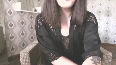 Snapshot of mia_wallase chatting on July 13, 9:23 am mia_wallase online show from July 13, 9:23 am