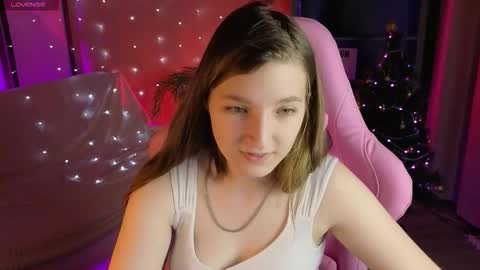 Snapshot of mia_weawer chatting on December 17, 9:26 am Mia online show from December 17, 9:26 am