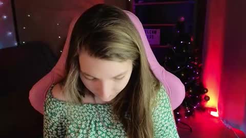 Snapshot of mia_weawer chatting on January 6, 10:19 am Mia online show from January 6, 10:19 am