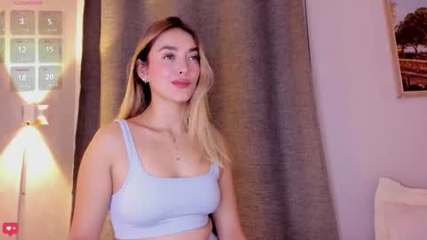 Mia White  online show from November 20, 1:22 pm