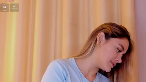 Mia White  online show from April 17, 2:53 pm