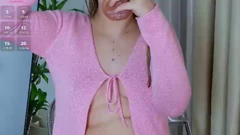 Snapshot of mia_white11 chatting on June 23, 1:53 pm Mia White online show from June 23, 1:53 pm