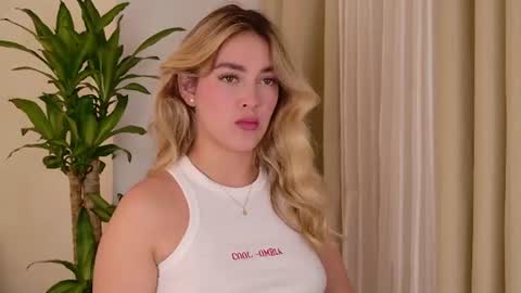 Snapshot of mia_white11 chatting on July 10, 2:41 pm Mia White online show from July 10, 2:41 pm