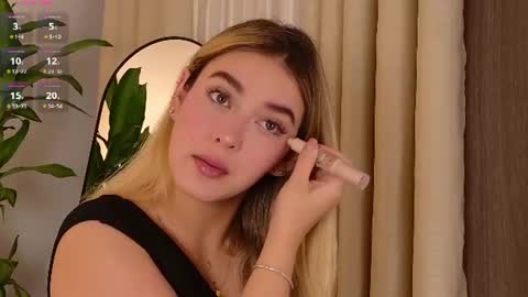 Snapshot of mia_white11 chatting on July 16, 1:28 pm Mia White online show from July 16, 1:28 pm