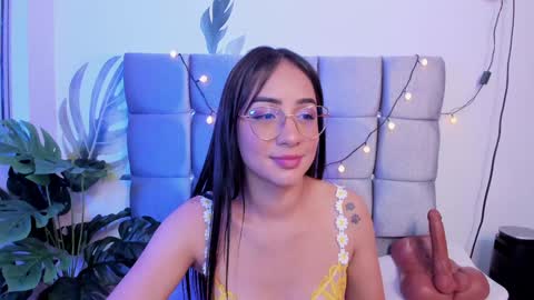 Snapshot of miaa_06 chatting on February 7, 5:10 am mia nicolle online show from February 7, 5:10 am