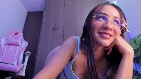 Snapshot of miaa_06 chatting on February 20, 5:33 am mia nicolle online show from February 20, 5:33 am