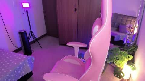 Snapshot of miaa_06 chatting on October 9, 11:47 pm mia nicolle online show from October 9, 11:47 pm