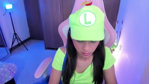 Snapshot of miaa_06 chatting on November 1, 1:18 am mia nicolle online show from November 1, 1:18 am