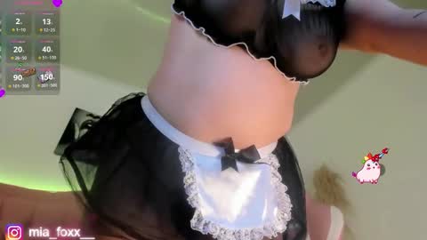 Mia online show from February 2, 11:03 pm