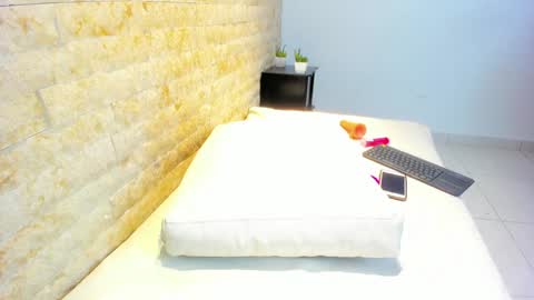 Miaa  online show from December 21, 7:49 pm