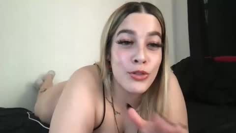 Mia Moji online show from December 22, 8:28 pm