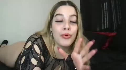 Mia Moji online show from March 13, 1:07 pm