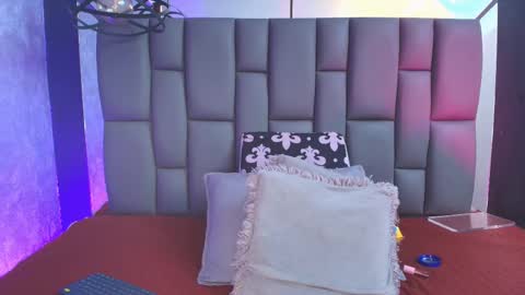 Mia online show from September 13, 12:05 pm