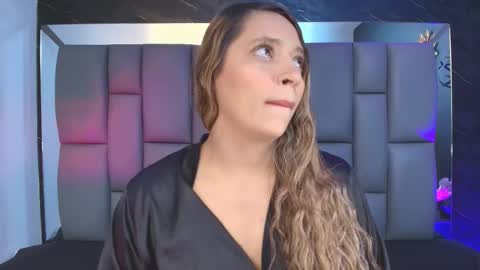 Mia online show from September 25, 12:09 pm