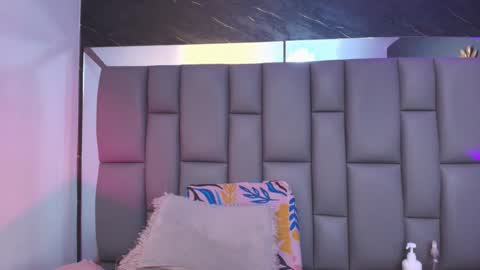 Mia online show from November 20, 12:05 pm