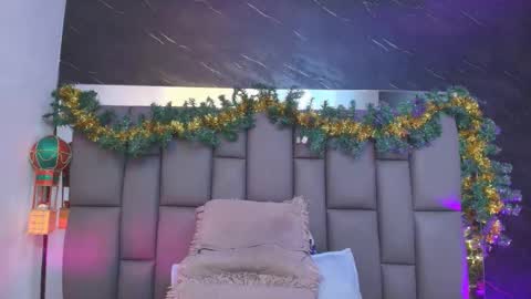 Mia online show from December 2, 12:10 pm