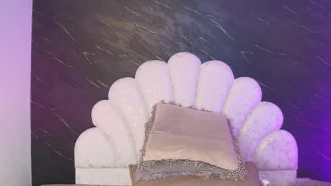 Mia online show from March 30, 12:06 pm