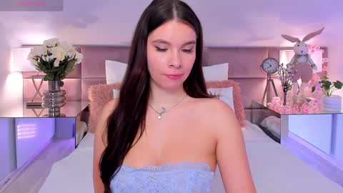 Mia online show from April 1, 7:33 pm