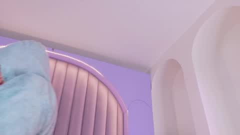 miaanderson__ online show from April 17, 12:30 pm