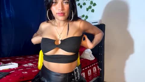 Snapshot of miaandluciferxxx chatting on January 30, 11:24 pm miaandluciferxxx online show from January 30, 11:24 pm