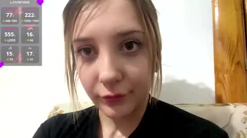 Hi guys Im Mia Im new here help me to figure out how everything works here xD online show from July 4, 9:32 pm