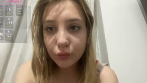Hi guys Im Mia Im new here help me to figure out how everything works here xD online show from July 6, 9:28 pm
