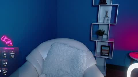 Andrea online show from December 5, 3:39 pm