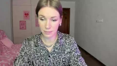 Mia online show from April 29, 5:55 am