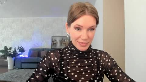 Snapshot of miababy14 chatting on May 28, 4:21 am Mia online show from May 28, 4:21 am