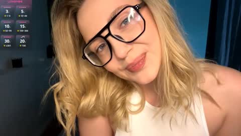 Snapshot of miabby3 chatting on March 2, 5:31 pm Mia online show from March 2, 5:31 pm