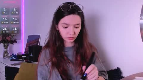 mia online show from December 23, 9:29 am