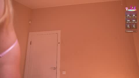 miablueye online show from April 15, 3:52 pm