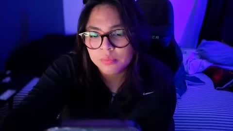 Mia online show from April 5, 2:20 am