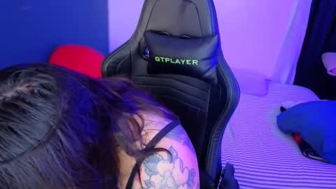 Mia online show from April 6, 11:27 pm