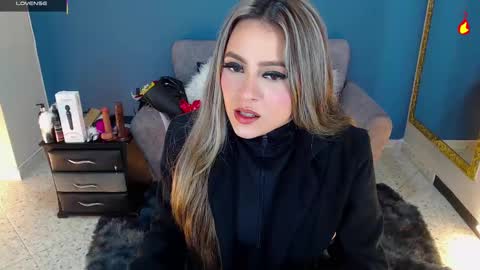 Snapshot of miacarperrlux chatting on March 9, 1:04 am MiaCarper online show from March 9, 1:04 am