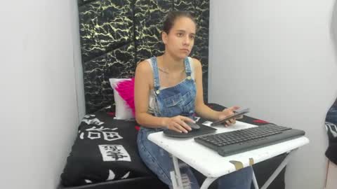 Snapshot of miacours chatting on June 21, 4:20 pm MiaCours online show from June 21, 4:20 pm